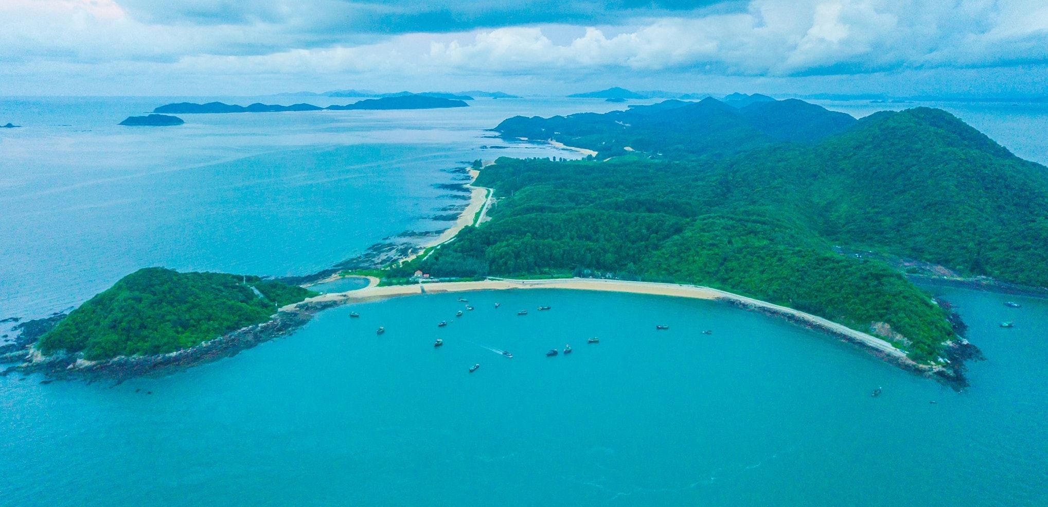 Khám phá các đảo đẹp ở Quảng Ninh: Tận hưởng thiên đường nhiệt đới, trải nghiệm không giới hạn