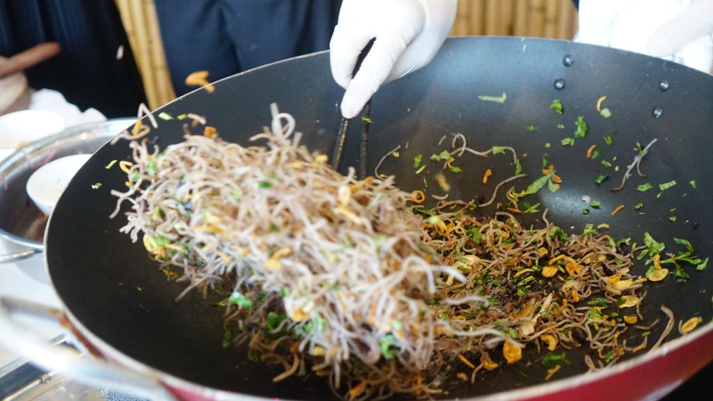 Khám Phá Món Ngon Bún Xào Ngán – Đặc Sản Quảng Ninh Được Yêu Thích
