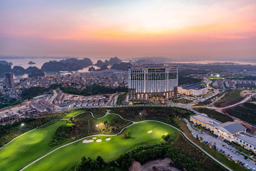 Khám Phá FLC Halong Bay Golf Club & Luxury Resort – Khu Nghỉ Dưỡng Cao Cấp Tại Vịnh Hạ Long