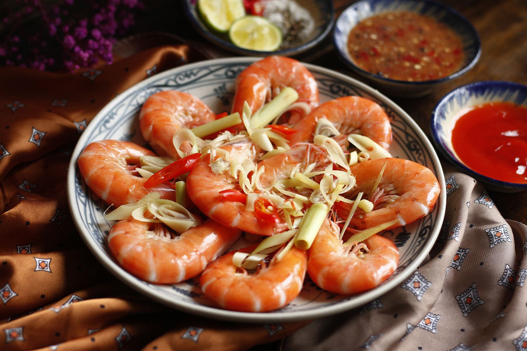 Khám Phá Hương Vị Đặc Sắc Của Tôm Sú Hấp Cùng Du Lịch Hải Hà