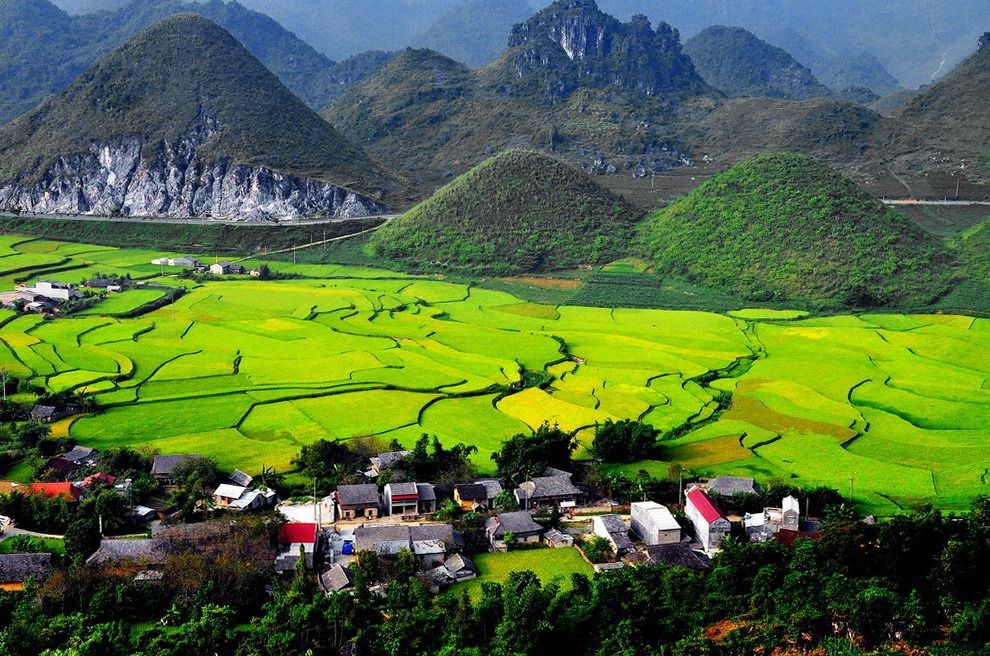 Khám Phá Vẻ Đẹp Huyền Thoại Của Núi Đôi Trà Cổ Cùng Du Lịch Hải Hà