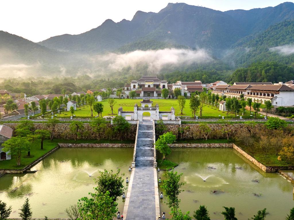 Hành Trình Tâm Linh Đến Với Chùa Đại Dương Cùng Du Lịch Hải Hà