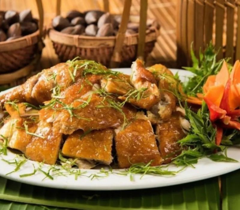 Khám Phá Hương Vị Tuyệt Vời Của Gà Tiên Yên Quay Cùng Du Lịch Hải Hà