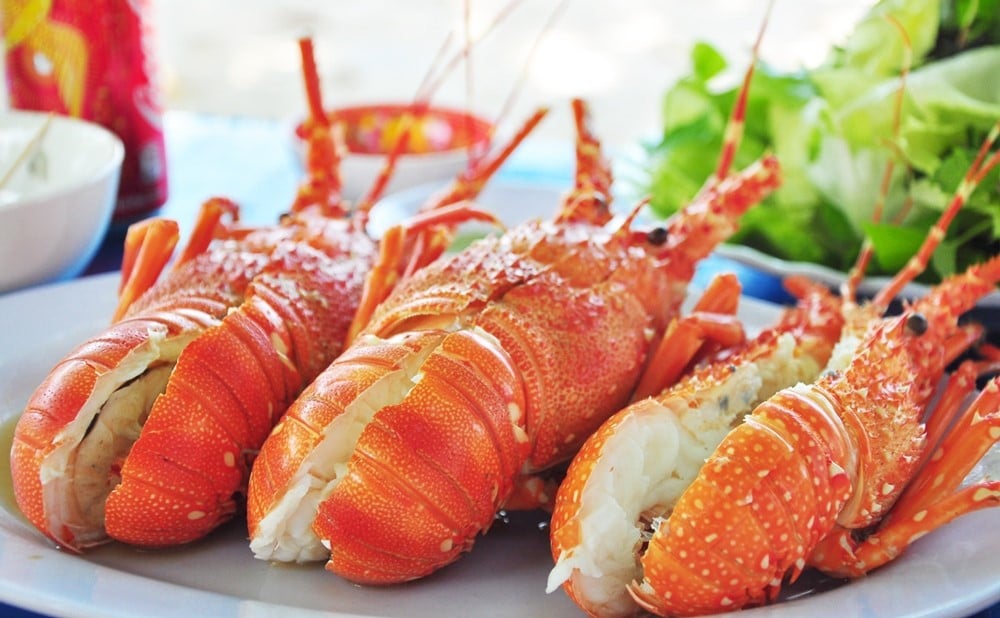 Khám Phá Hương Vị Tuyệt Vời Của Tôm Hùm Cô Tô Cùng Du Lịch Hải Hà