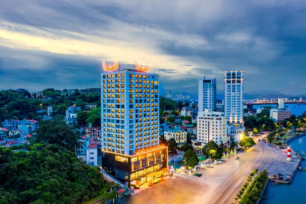 Khám Phá Vẻ Đẹp Huyền Bí Của Đảo Mắt Rồng Cùng Du Lịch Hải Hà