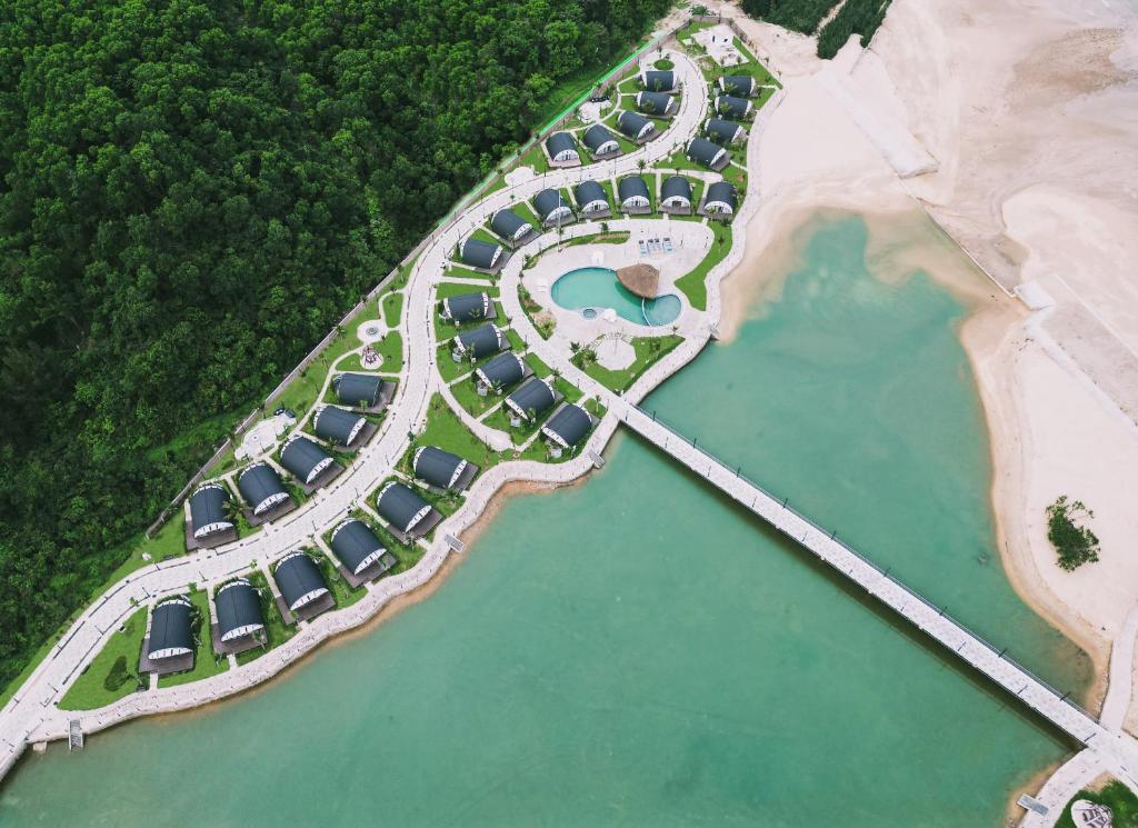 Khám Phá Vẻ Đẹp Nguyên Sơ Của Bãi Đầu Rồng Trên Đảo Cái Chiên
