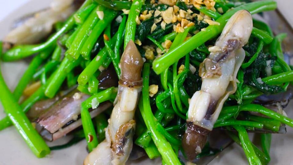 Ốc Móng Tay Xào Rau Muống – Món Ăn Ngon Không Thể Bỏ Lỡ Khi Du Lịch Quảng Ninh