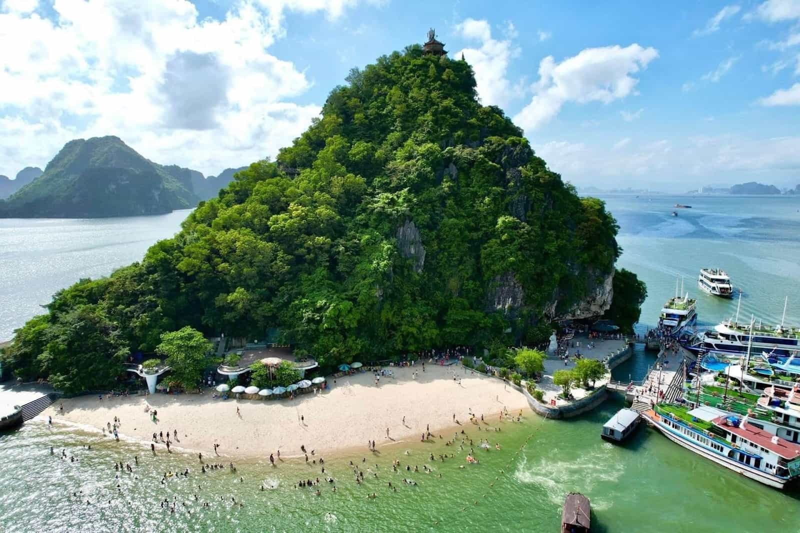 Vẻ Đẹp Huyền Thoại Của Đảo Titop – Viên Ngọc Giữa Lòng Vịnh Hạ Long