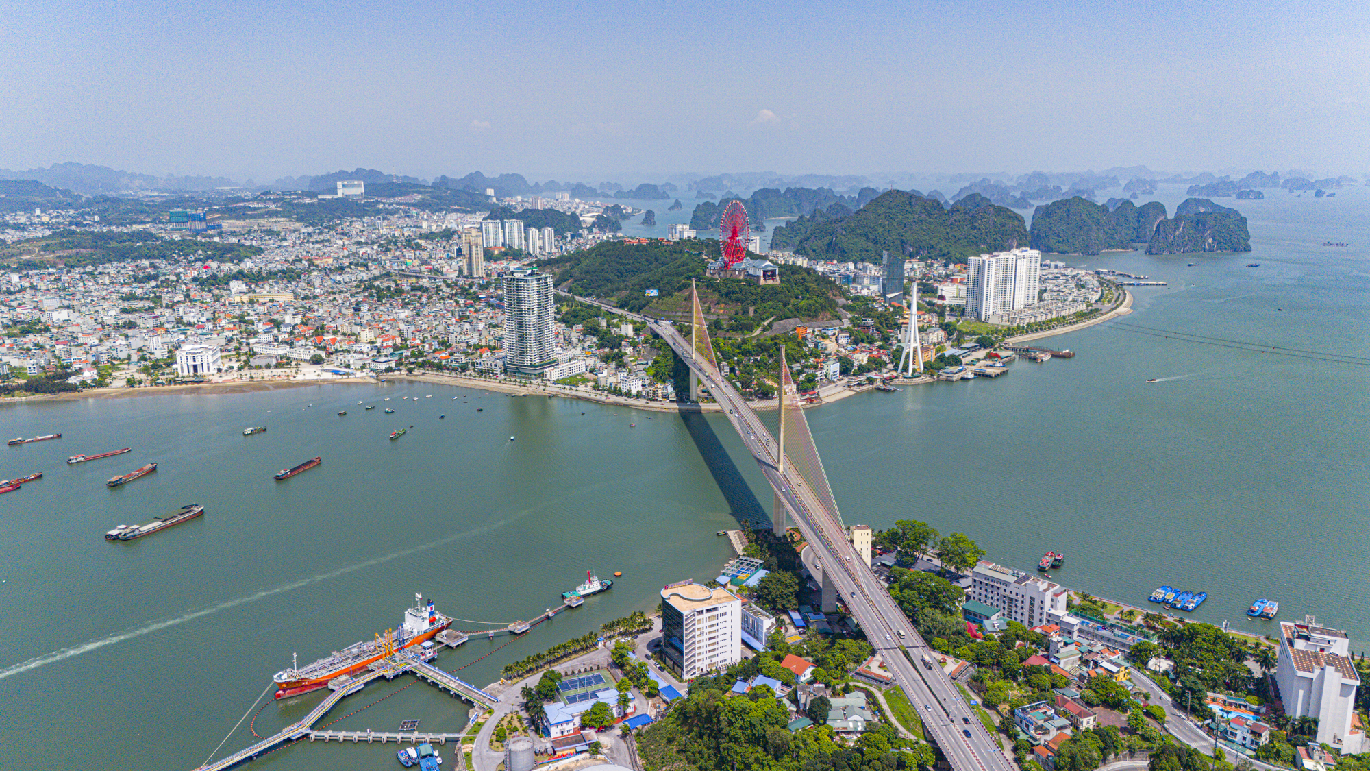 Các bãi biển đẹp ở Quảng Ninh: Hành trình “làm chủ mùa hè” với bộ sưu tập bãi tắm hot nhất miền Bắc