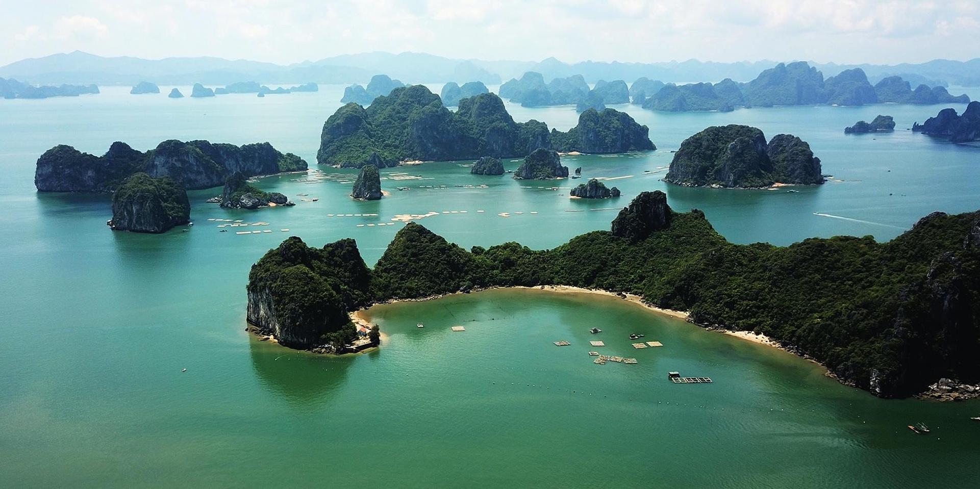 Các bãi biển đẹp ở Quảng Ninh: Hành trình “làm chủ mùa hè” với bộ sưu tập bãi tắm hot nhất miền Bắc