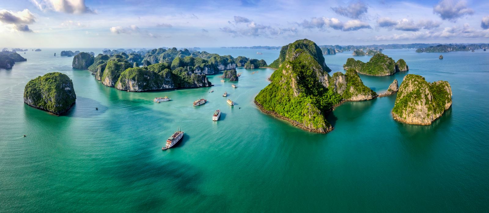 Đi du lịch Quảng Ninh vào mùa hè: Những trải nghiệm tuyệt đỉnh cho tín đồ khám phá biển đảo