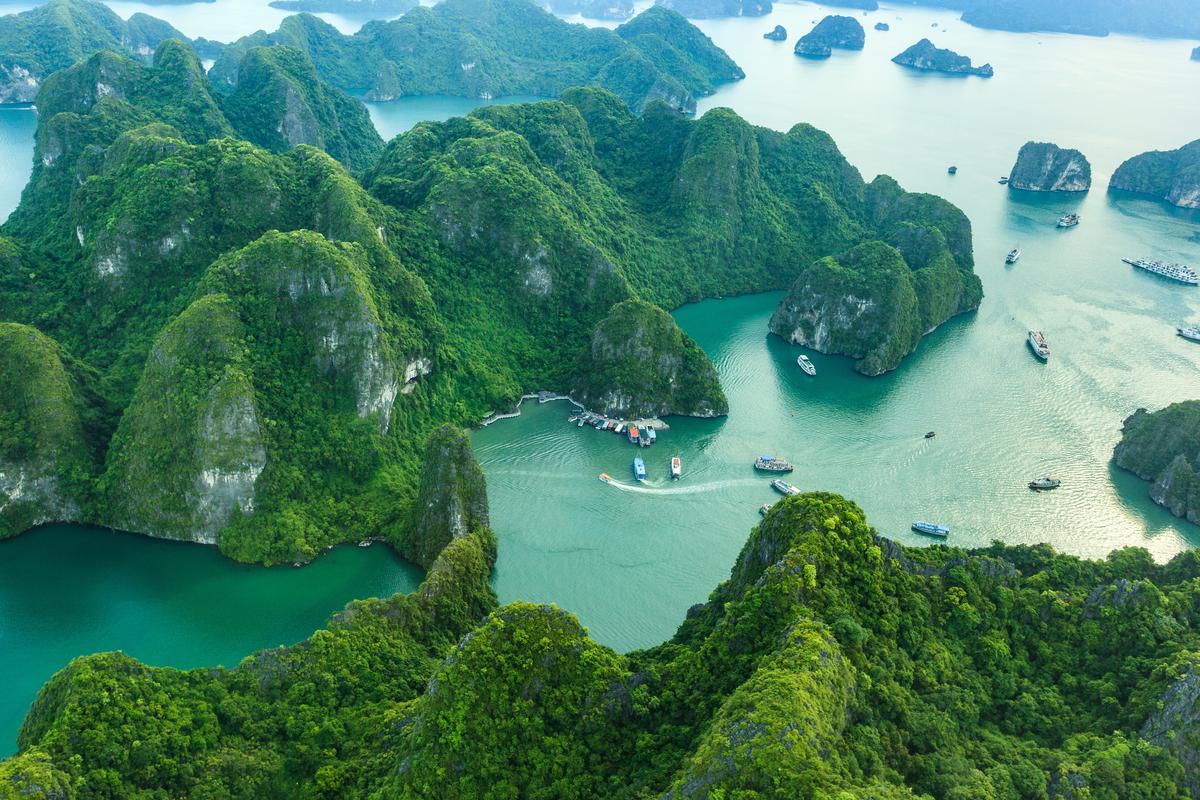 Hướng dẫn du lịch vịnh Hạ Long cho người mới: Khởi đầu hành trình thăng hoa cùng Du lịch Hải Hà