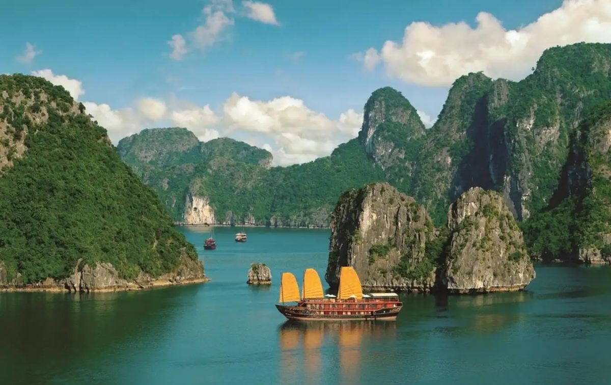 Hướng dẫn du lịch vịnh Hạ Long cho người mới: Khởi đầu hành trình thăng hoa cùng Du lịch Hải Hà