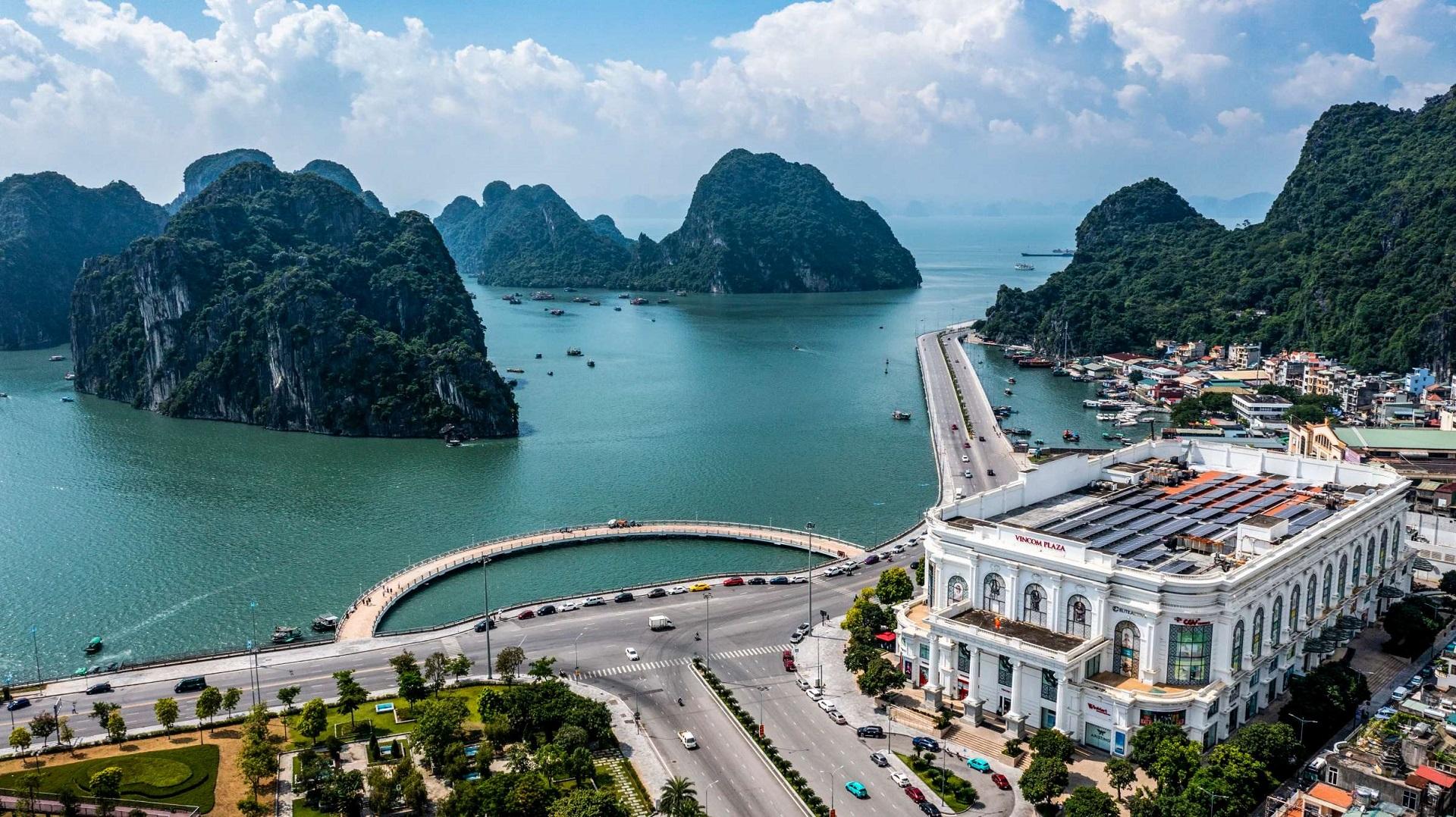 Hướng dẫn du lịch vịnh Hạ Long cho người mới: Khởi đầu hành trình thăng hoa cùng Du lịch Hải Hà