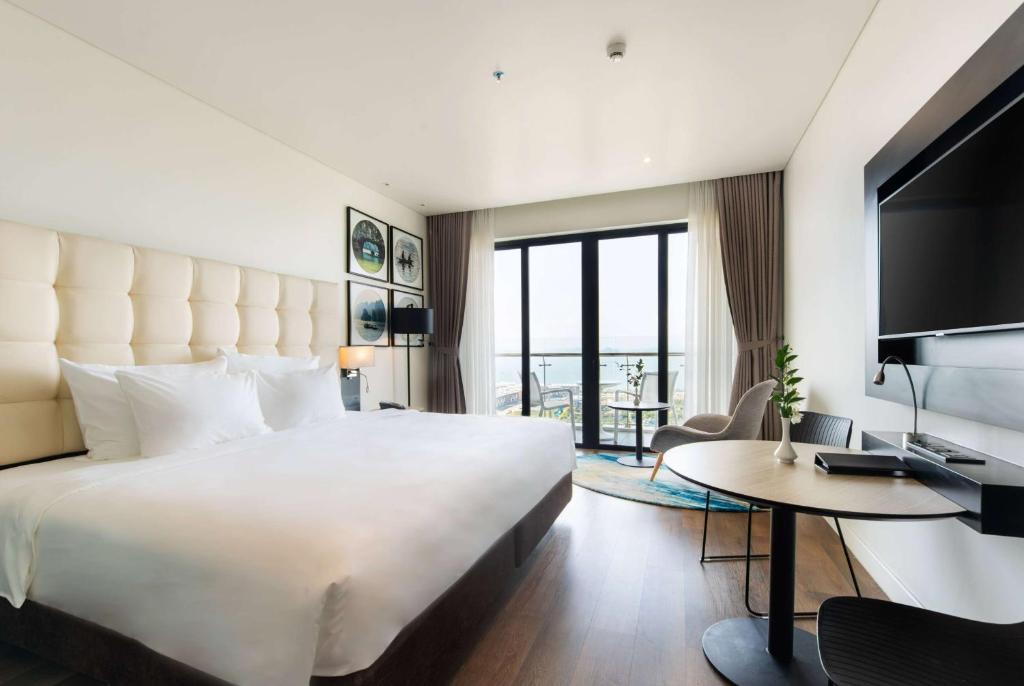 Hướng dẫn du lịch vịnh Hạ Long cho người mới: Khởi đầu hành trình thăng hoa cùng Du lịch Hải Hà