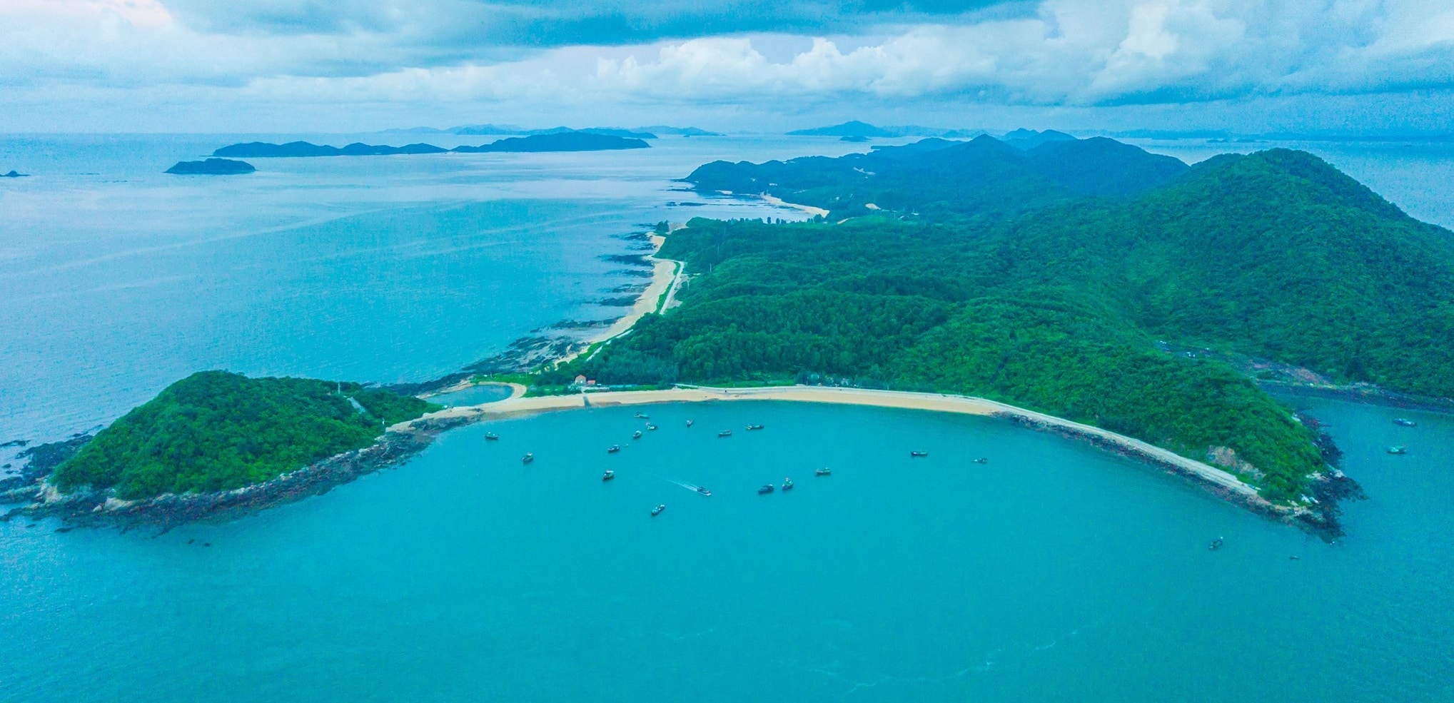 Khám phá các đảo đẹp ở Quảng Ninh: Tận hưởng thiên đường nhiệt đới, trải nghiệm không giới hạn
