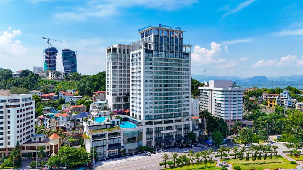 Top 10 địa điểm tham quan ở Quảng Ninh – “Hốt trọn” trải nghiệm chất, cực kỳ mê hoặc GenZ