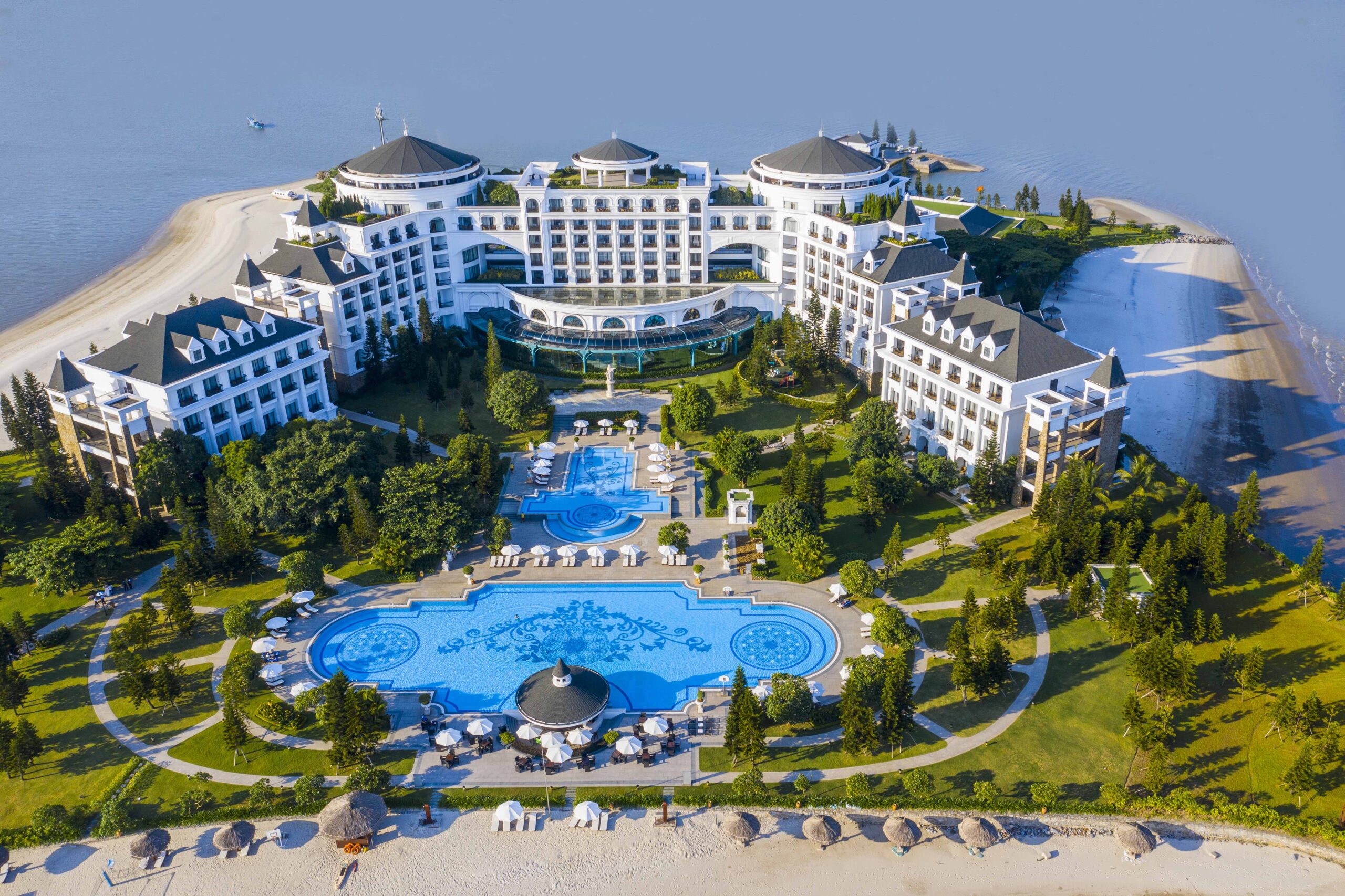 Top 5 resort sang trọng ở Hạ Long: Kinh nghiệm nghỉ dưỡng đích thực cho hành trình khám phá thành phố kỳ quan