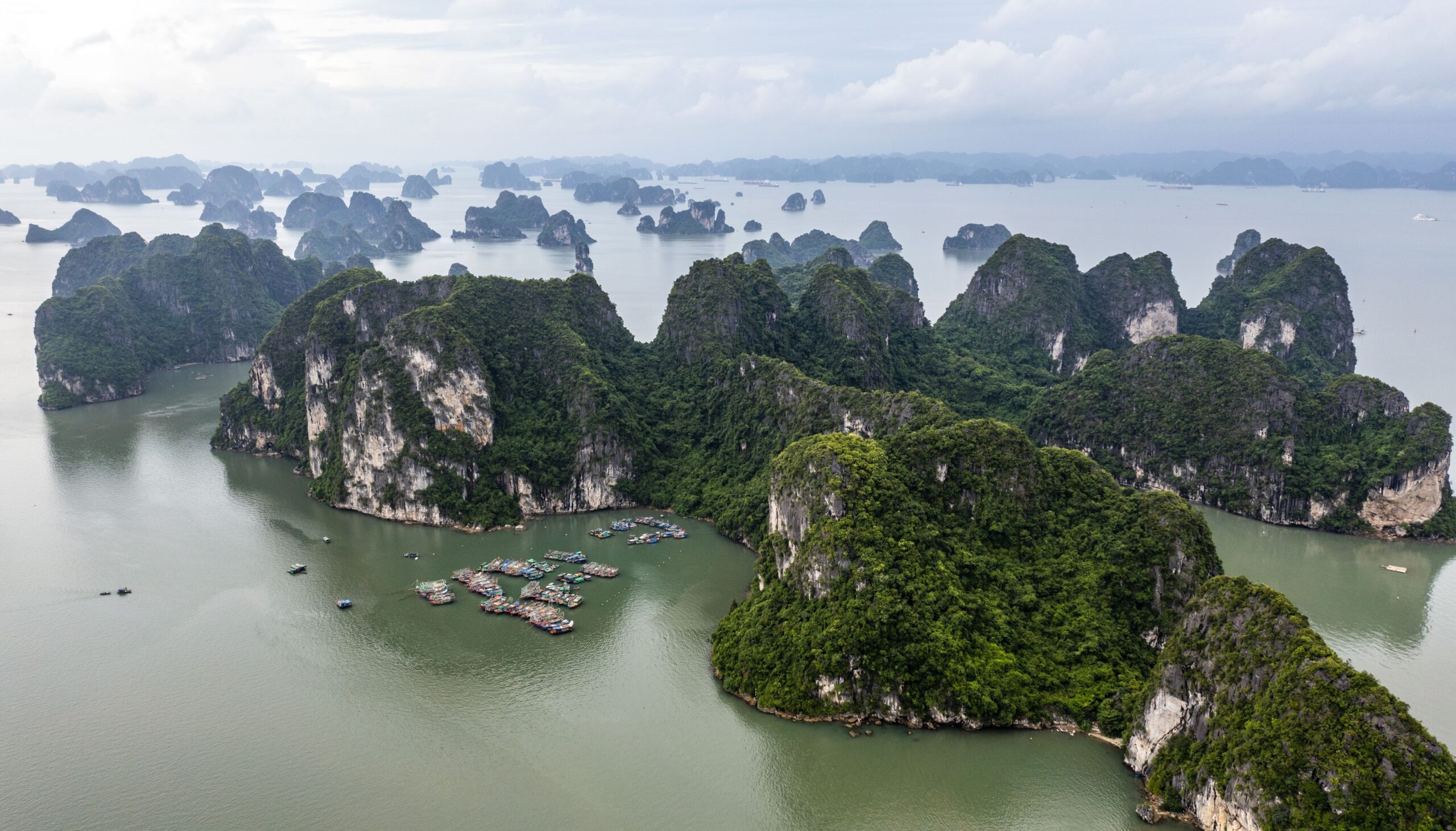 Tuyệt chiêu du lịch Quảng Ninh với chi phí tiết kiệm: Đi chơi sang – vui thả ga
